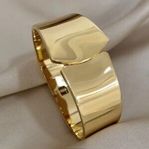 Elegant and Luxurius Thick Spring Bracelets Stainless Steel in 18k Gold Plated